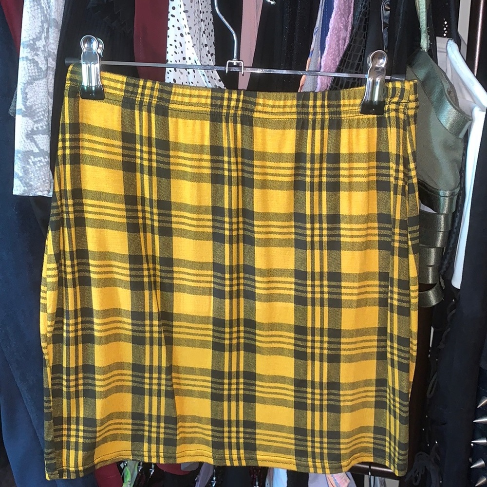 Yellow plaid skirt.